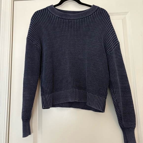 Old Navy Women’s Knitted Navy Blue Sweater - Picture 3 of 7